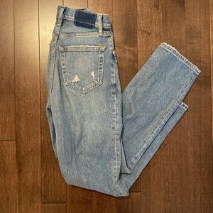 Abercrombie Curve Love- 90s Straight Ultra High Rise
